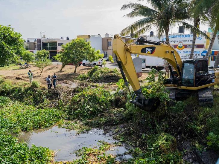 Ayuntamiento de Boca realiza labores de desazolve en canal de la zamorana