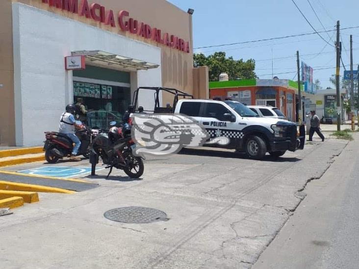 Asaltan Con Violencia Cuatro Sujetos, Farmacia Guadalajara En Veracruz