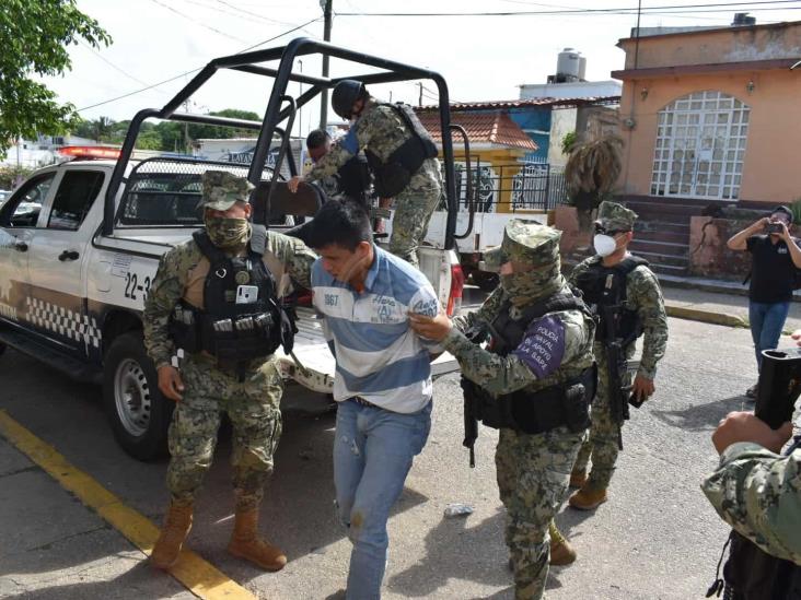 Caen dos hombres armados tras intento de asalto en Acayucan