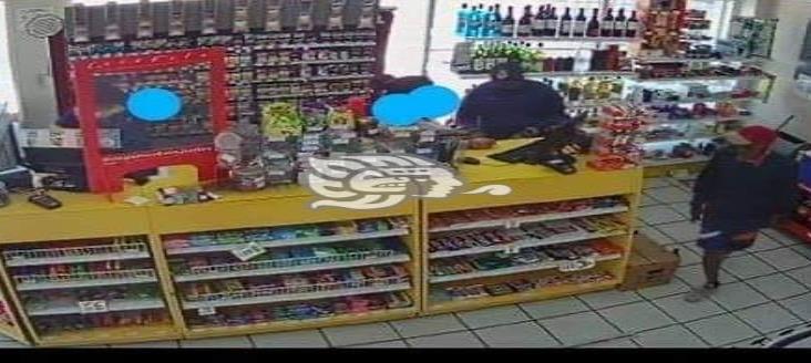 Capturan a dos sujetos que asaltaron tienda de conveniencia en Veracruz