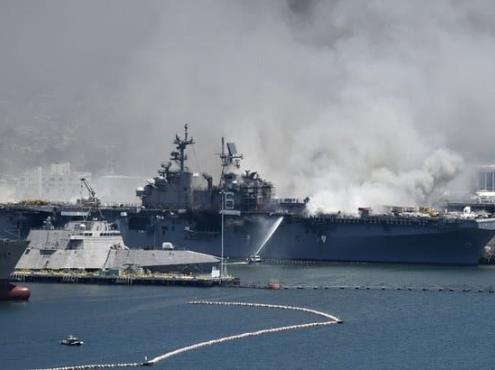 Suman 21 heridos por explosión en buque naval en San Diego