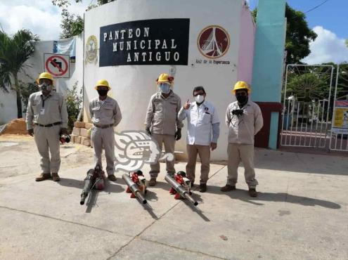 Fumigan contra el dengue en panteones de Coatza, Mundo Nuevo y Allende