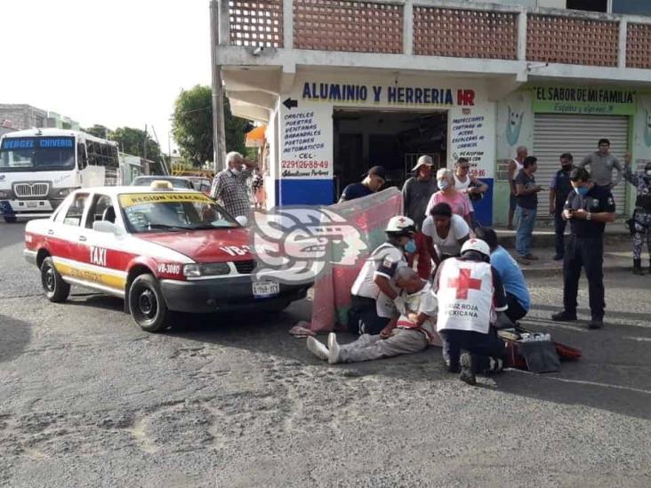 Atropella taxista a un ciclista en calles de Veracruz