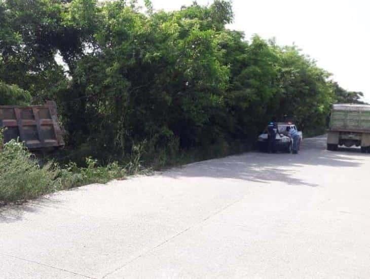 ¡Cuidadito! Accidente en calle Ciprés obstruye vialidad, en Poza Rica