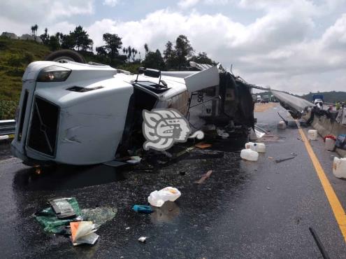 Accidente en libramiento Xalapa-Perote, deja daños materiales y una persona lesionada