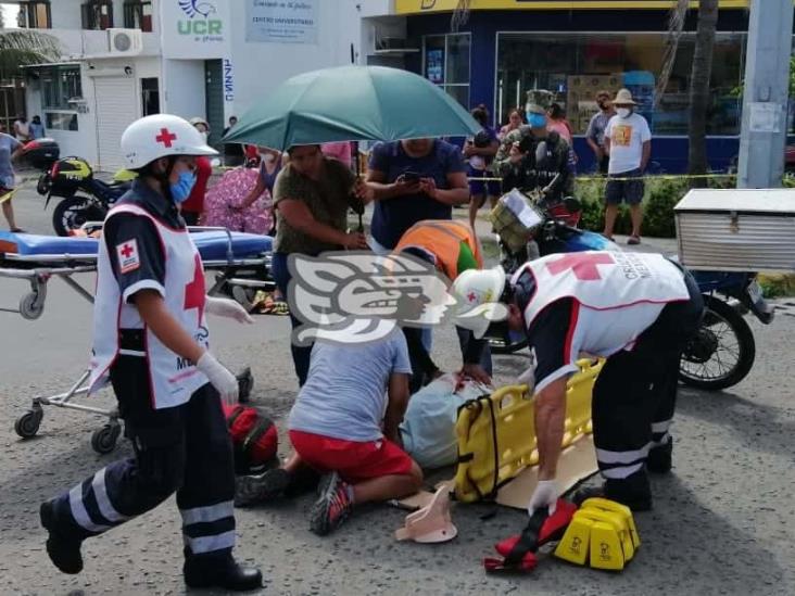 En Veracruz, se impactan dos motociclistas; uno queda gravemente herido