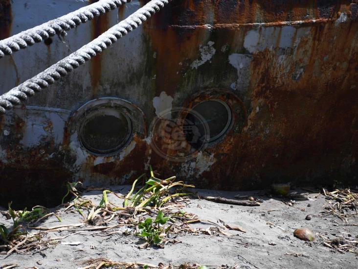 Cañonero Guanajuato, abandonado y oxidado en Boca del Río