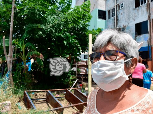 Hasta con machete, amenazan a mujer por una jardinera en Coatza