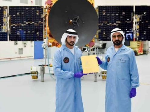 Emiratos Árabes Unidos lanza con éxito sonda espacial hacia Marte