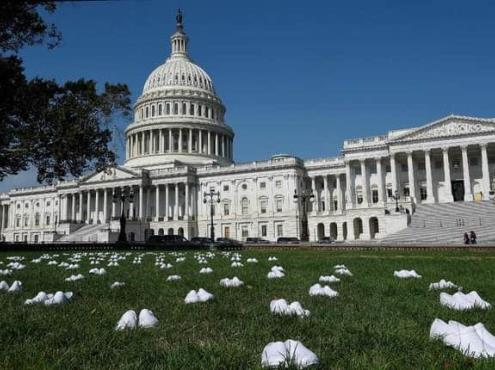 Congreso y Casa Blanca discuten ayuda por coronavirus