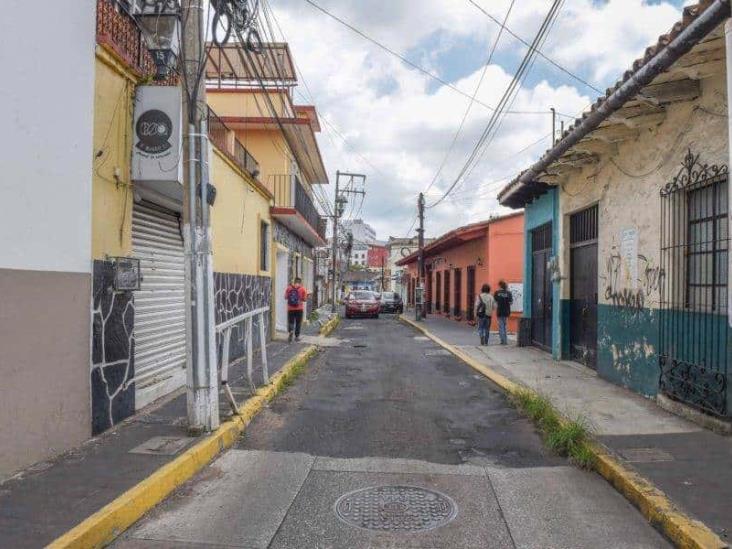 Cambio de sentido vial, por rehabilitación de calle en centro de Xalapa