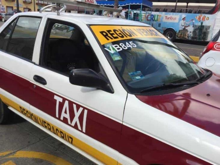 Taxistas ante crisis se apoyan vendiendo comida o cubrebocas lamentó secretario CROM