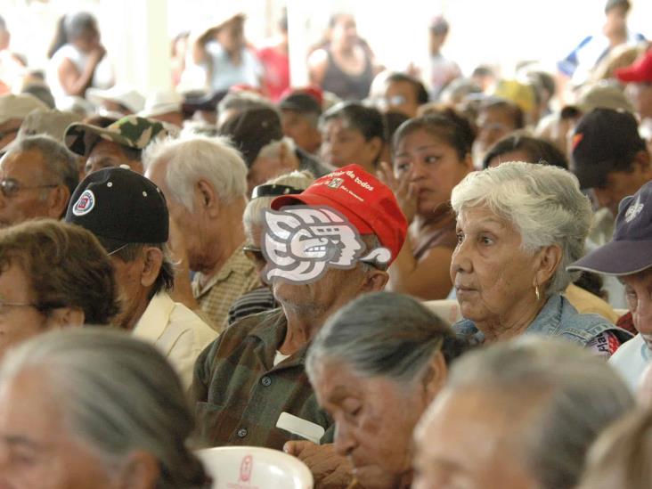 Más de 300 abuelitos en el abandono, detectan en colonias de Coatzacoalcos