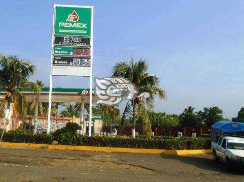 En sierra sur de Veracruz resienten constante alza de combustibles