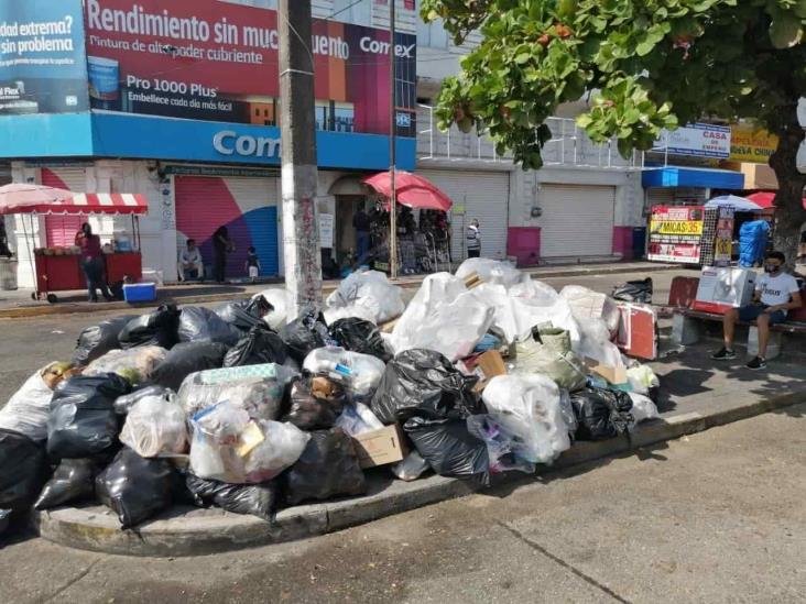 Ignoran petición de no sacar basura a las calles de Coatzacoalcos