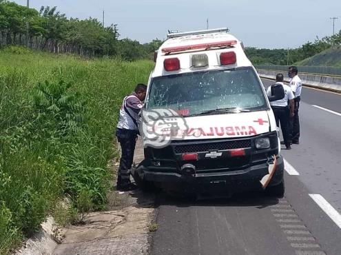 Por falla mecánica, se accidenta ambulancia de la Cruz Roja de Las Choapas