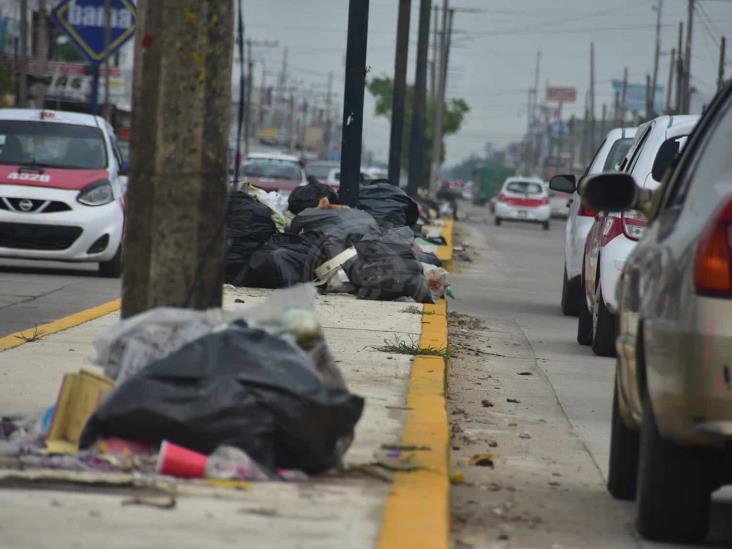 Más de 200 toneladas de basura invaden calles de Coatzacoalcos