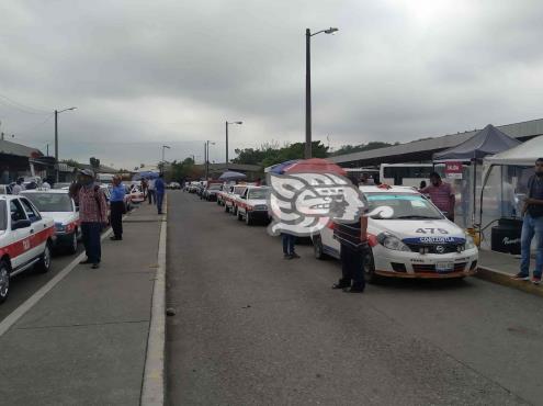 Conflictos entre taxistas y comerciantes de parador en Poza Rica