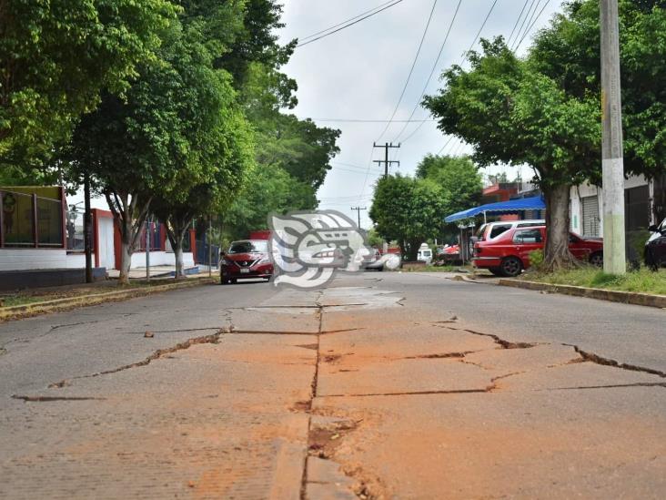 Hundimientos en calles de Acayucan por fugas y reparaciones de CAEV
