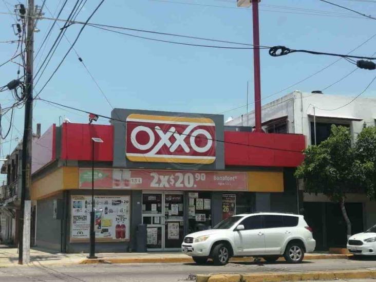 Siguen los atracos contra tiendas; asaltan Oxxo de El Tesoro