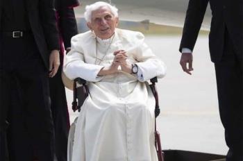 El Vaticano minimiza gravedad de Benedicto XVI