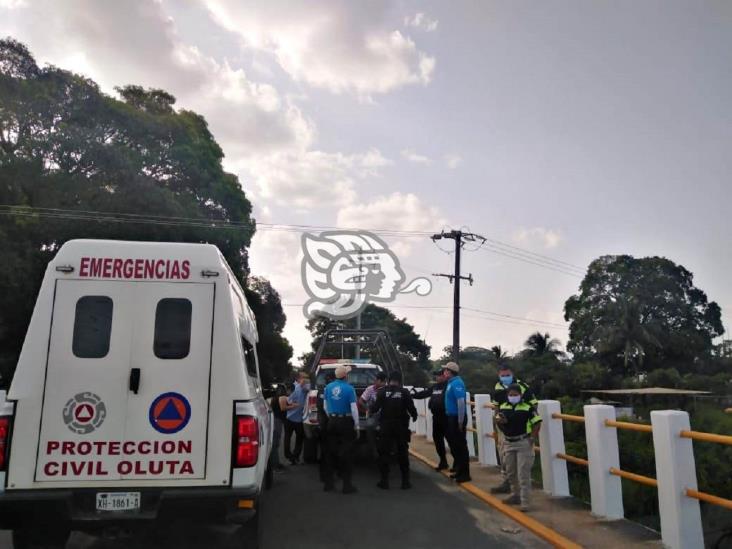 Salvan a joven que quería aventarse desde un puente de Oluta