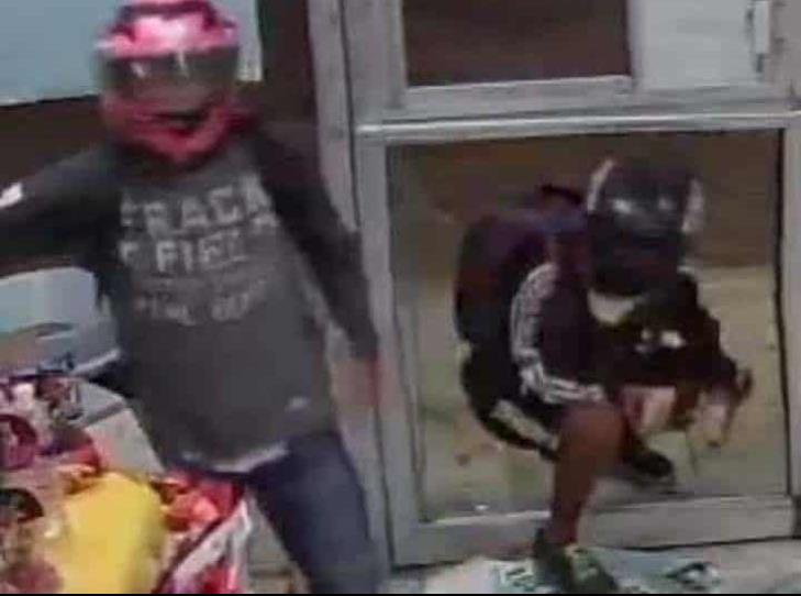 Armados con piedras, sujetos asaltan dos tiendas de conveniencia en Veracruz