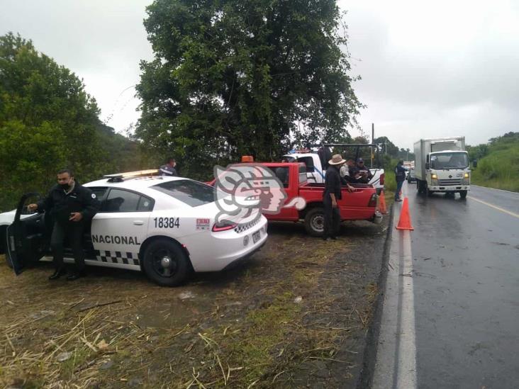 Automóvil cae en desnivel en carretera Fortín-Huatusco