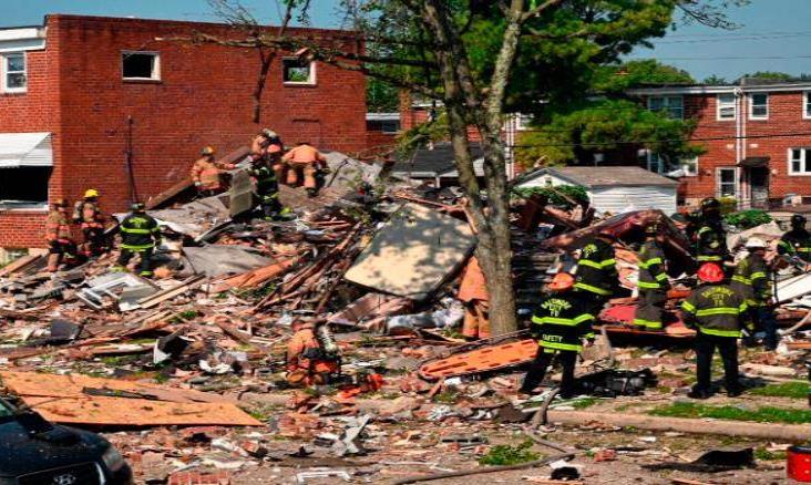 Enorme explosión en Baltimore deja personas atrapadas bajo escombros
