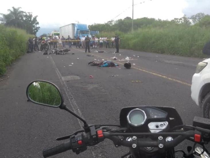 En la Córdoba-Veracruz embisten a pareja de motociclistas; 2 muertos y niña lesionada