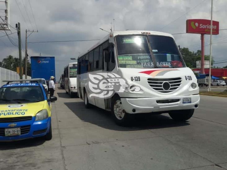 Transporte urbano trabaja al 35 por ciento en Minatitlán