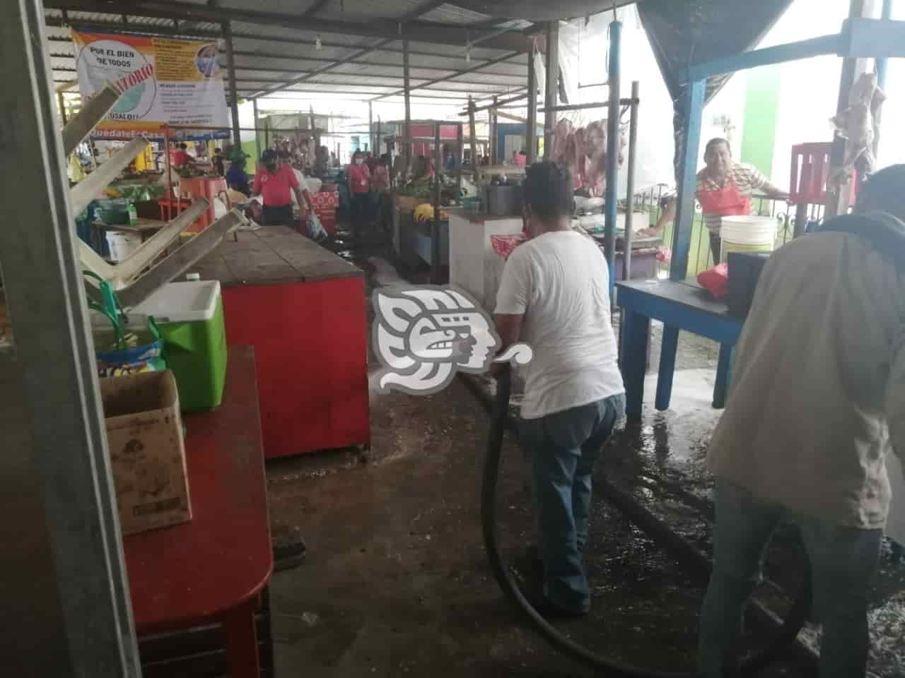 Jornada de limpieza en el mercado Hidalgo de Las Choapas