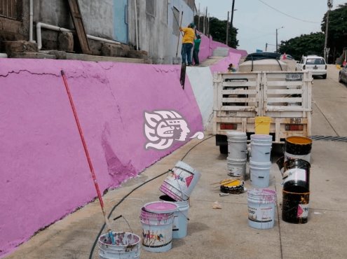Avanza programa de limpieza y pintura en calles de Coatza