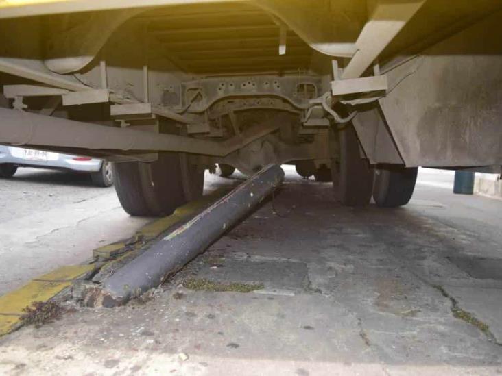 Camión se queda sin frenos en calles céntricas de Veracruz