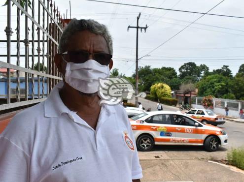 El 20 por ciento de los taxistas de Acayucan dejaron de laborar