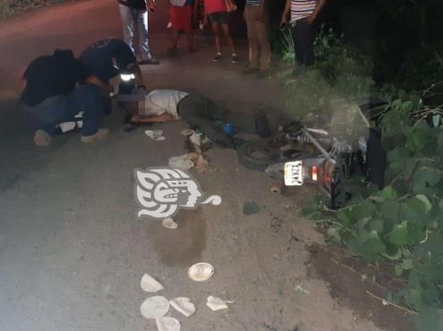 Derrapan motocicletas entre Acayucan y Oluta: Dos heridos