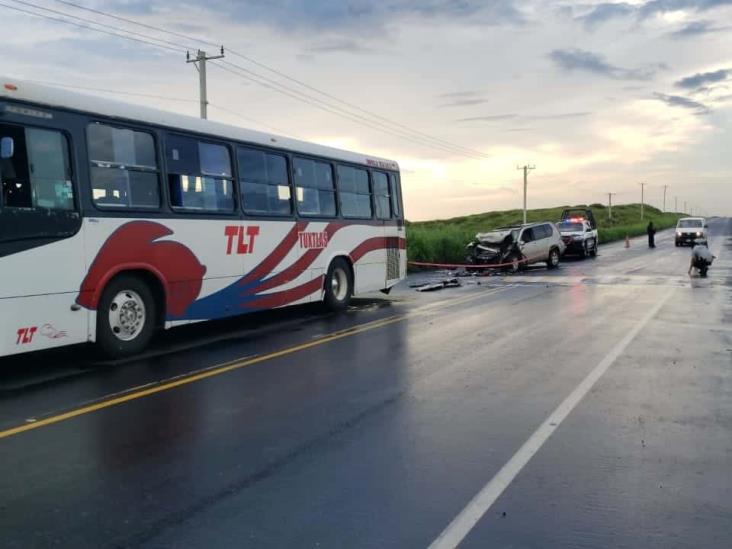 Muere conductor de camioneta en Camaronera