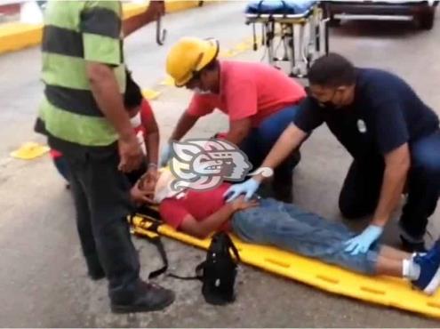 Protección Civil atiende a hombre caído en Coatzacoalcos