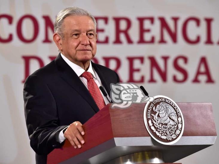 Acusa AMLO al INE por censuarle spot y consulta sobre expresidentes