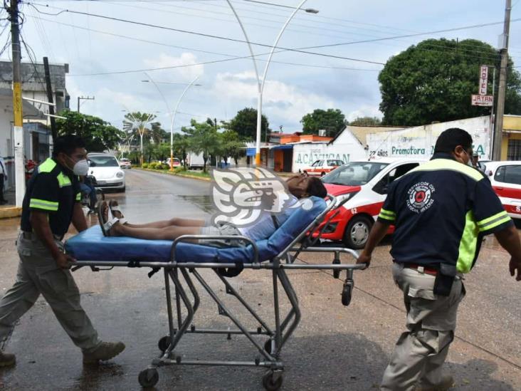 Saldo de tres lesionados deja choque en barrio de Acayucan