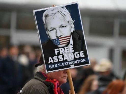 Julian Assange corre alto riesgo de suicidio: Psiquiatra