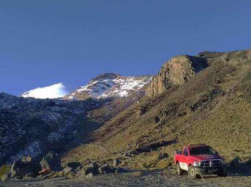 Un alpinista fallecido y otro lesionado tras percance en Pico de Orizaba