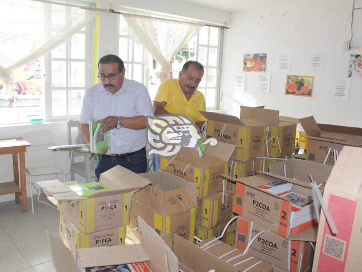 Más de 8 mil alumnos de Agua Dulce no han recibido libros