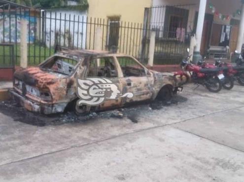 Roban auto e incendian otro en Coetzala; no hubo ‘Grito’