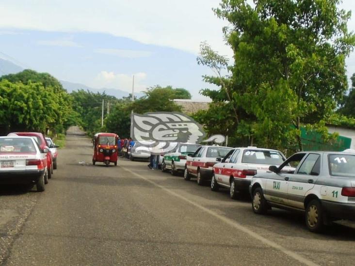 Sin autorización, taxistas de Mecayapan subieron tarifa