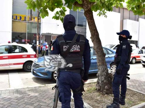 Ayuntamiento de Coatza licita compra de uniformes para policías