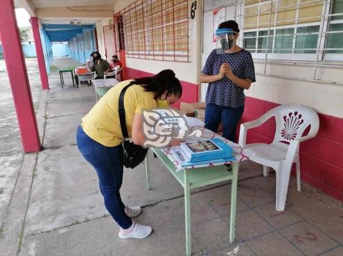 Libros llegan a manos de los educandos de Minatitlán