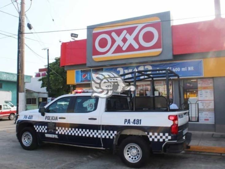 Asaltan 6 tiendas Oxxo y una farmacia durante el domingo en Coatzacoalcos