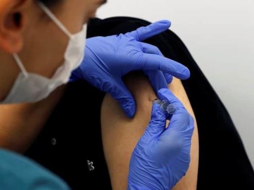 Moderna afirma que Gobierno de EU podría autorizar su vacuna en diciembre