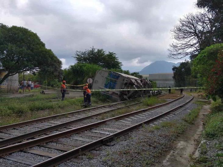 Se descarrila tren con cemento a granel en Ixtaczoquitlán